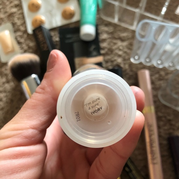 MAKEUP LOT - Picture 2 of 5